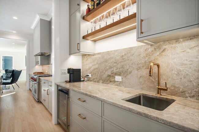 Foto del edificio - 2205 W Huron St