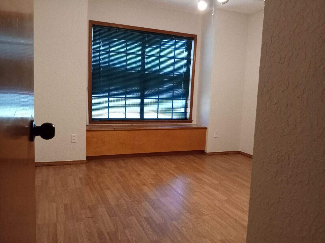 Foto del edificio - 2908 Swallow Ave