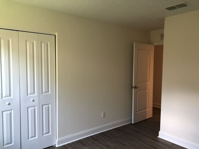 Building Photo - Beautiful 3/2 Home For Rent!