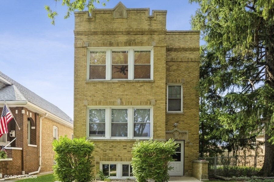 Primary Photo - 5442 N Ludlam Ave