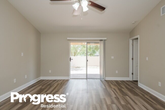 Foto del edificio - 8139 Alamosa Wood Ave