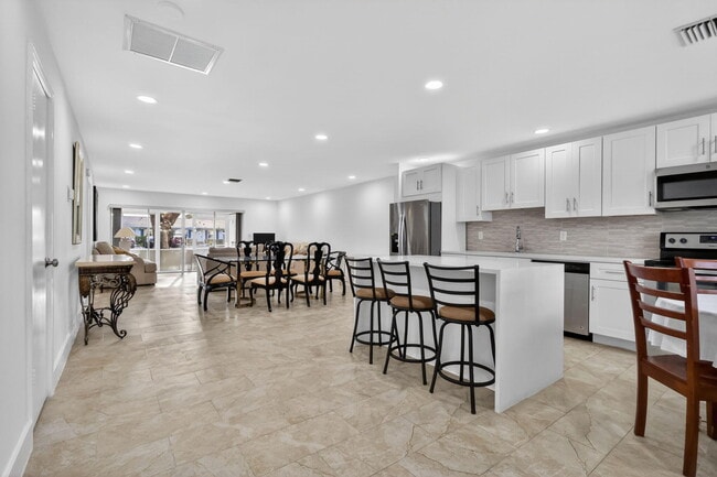 Building Photo - 5093 Privet Pl
