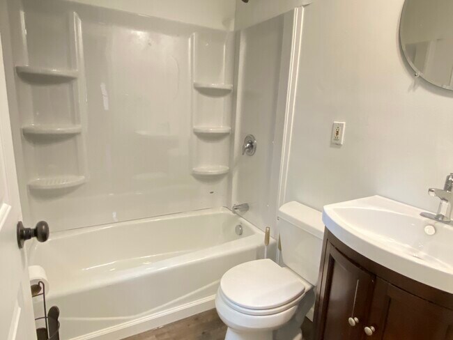 Main Bathroom - 369 Rockhill Rd