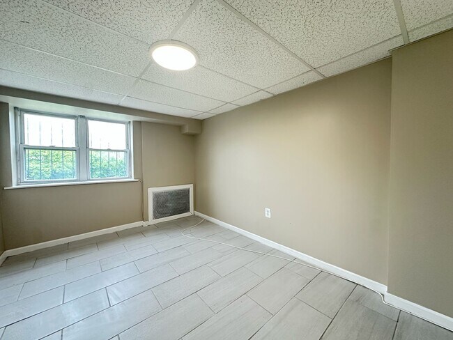 Foto del edificio - 6766 Blakemore St