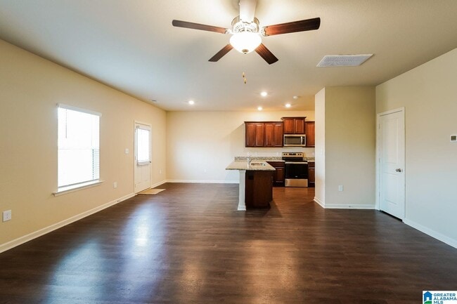 Building Photo - 525 Clover Cir
