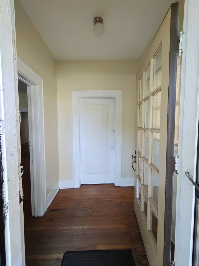 Building Photo - 1551 W Magnolia Ave