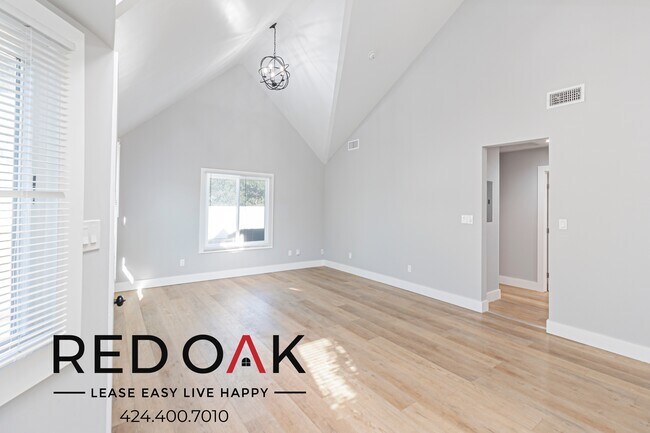 Foto del edificio - Gorgeous Two Bedroom with High Ceilings, R...