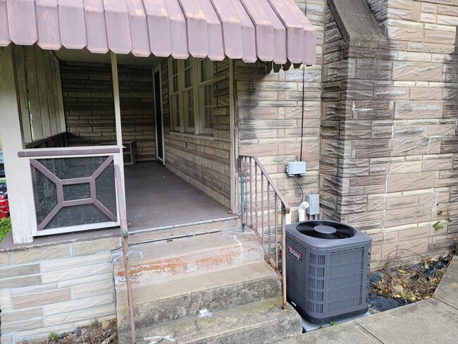 Building Photo - 1325 Ohioview Dr