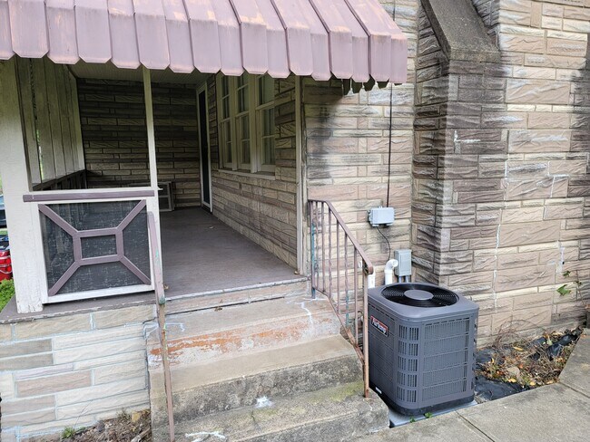 Foto del edificio - 1325 Ohioview Dr