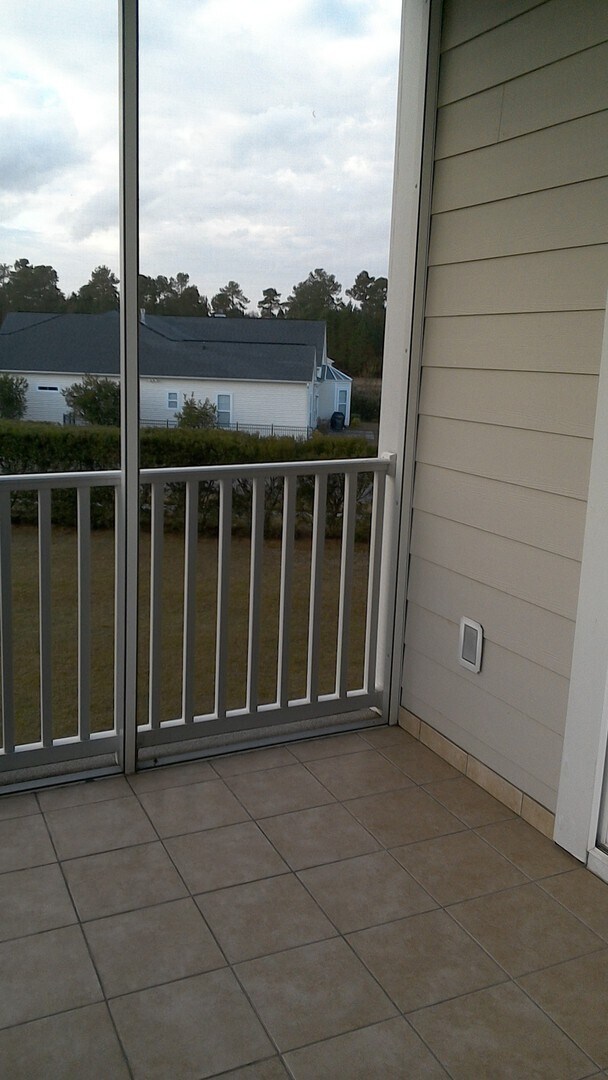 Foto del edificio - SPECIAL!  2 Bedroom/2 bath Condo - 1/2 half rent second month