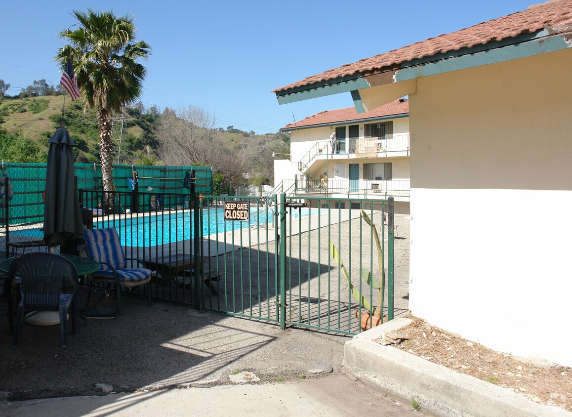 Piscina - Griffith Park Apartments