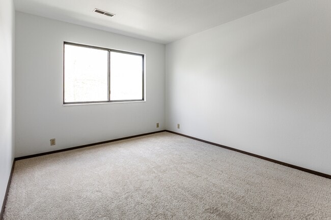 Foto del edificio - 6861 N 2200 W