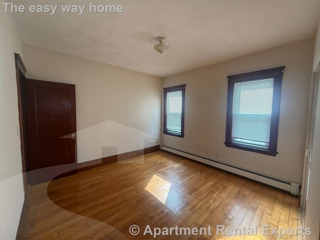 Foto del edificio - 94 Raymond Ave