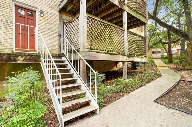 Building Photo - 914 E 32nd St