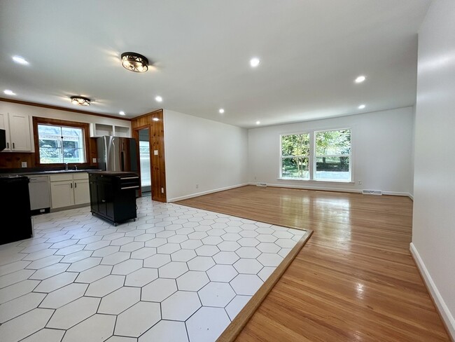 Foto del edificio - 4310 Woodgreen Terrace