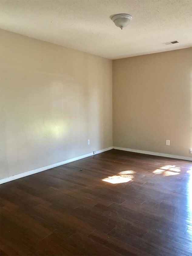 Foto del edificio - 3825 Kerston Dr