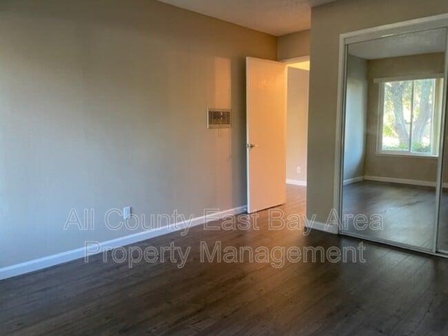 Building Photo - 1045 Catalina Dr