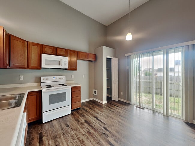 Building Photo - 3921 Rosefinch Cir