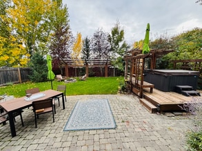 Building Photo - 715 Cedar St