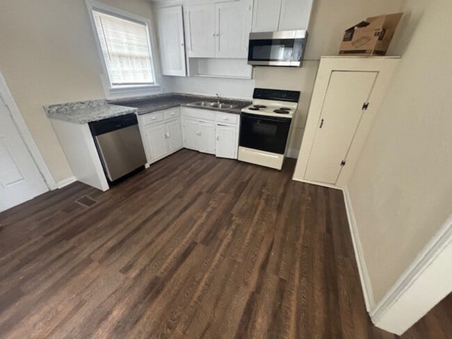 Building Photo - Knoxville 37914 - 2 bedroom 1 bath - call Howard Grower 865-705-0969