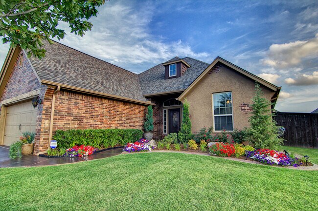 Foto del edificio - Lone Oak Lakes Gated Community- 4 Bedrooms/2.5Baths/Media Room/3Car/ Excellent Deer Creek Schools...