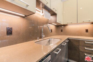 Foto del edificio - 13320 Beach Ave