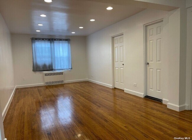 Building Photo - 150-15-150-72 72nd Dr