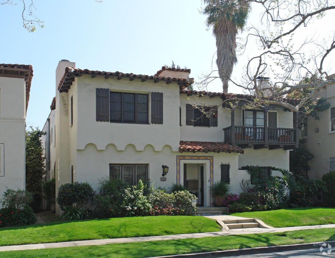Building Photo - 9948 Robbins Dr