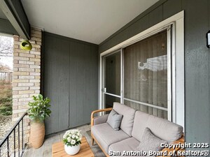 Foto del edificio - 311 E San Antonio Ave