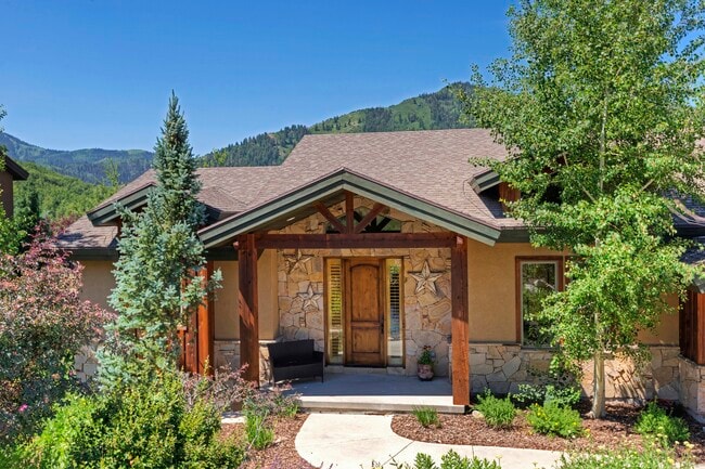 Building Photo - 7321 Pine Ridge Dr