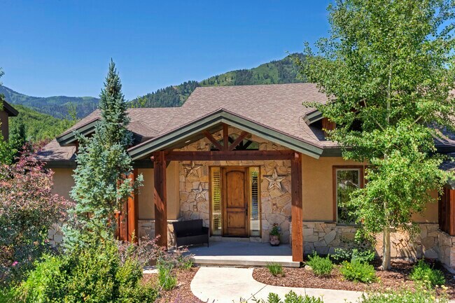 Foto del edificio - 7321 Pine Ridge Dr