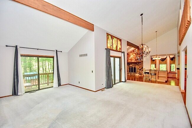 Building Photo - 1514 Mossglen Cir NE