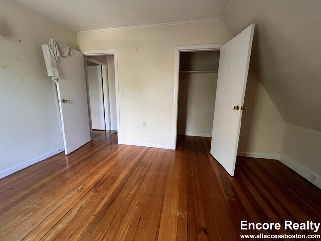 Building Photo - 9 Kenwood St