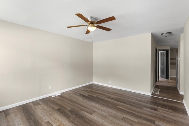 Building Photo - 10417 Count Dr