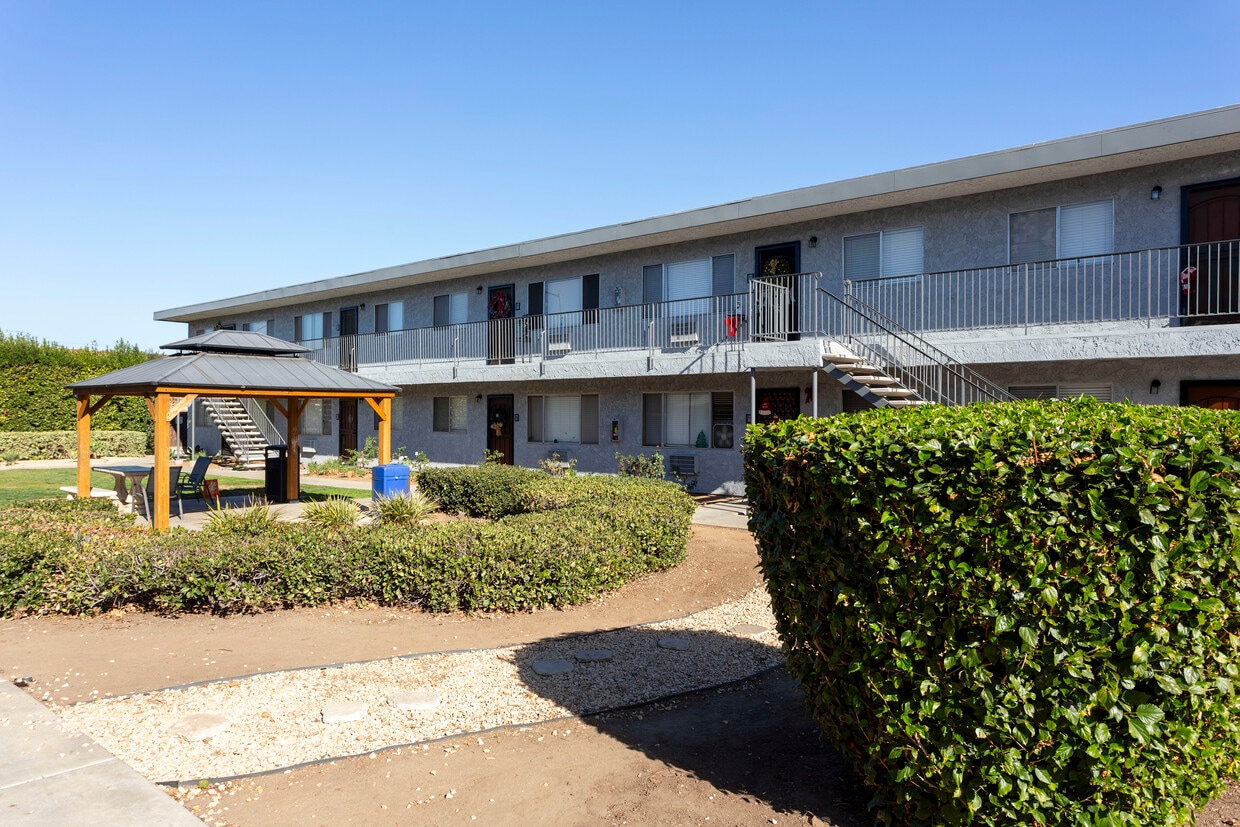 Primary Photo - Oakdale Apartments