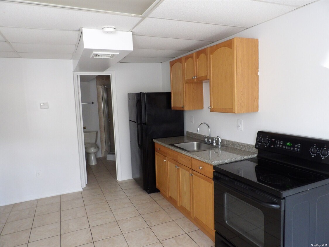 139 Raynor Rd, Ridge, NY 11961 House Rental in Ridge, NY