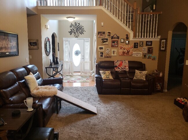 Spacious Living Room - 961 Wisteria View Ct