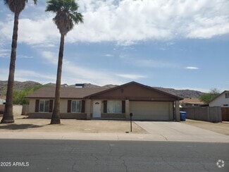 Building Photo - 1511 E Desert Dr