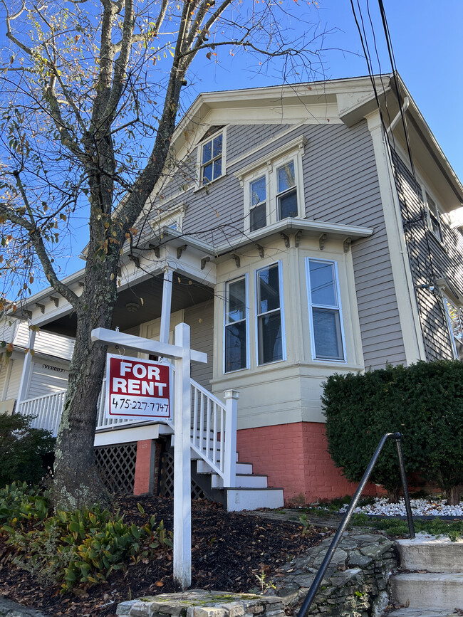 Building Photo - 67 Rochambeau Ave