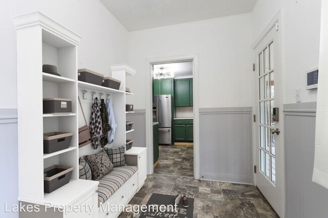Building Photo - 5 br, 2.5 bath House - 203 Kenosha St
