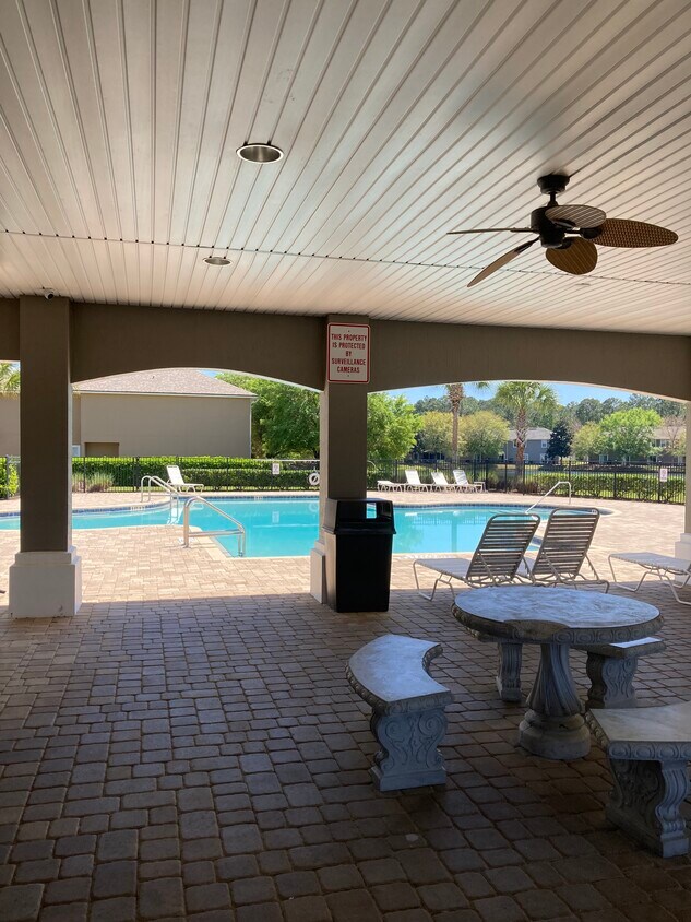 Foto principal - 421 Scrub Jay Dr