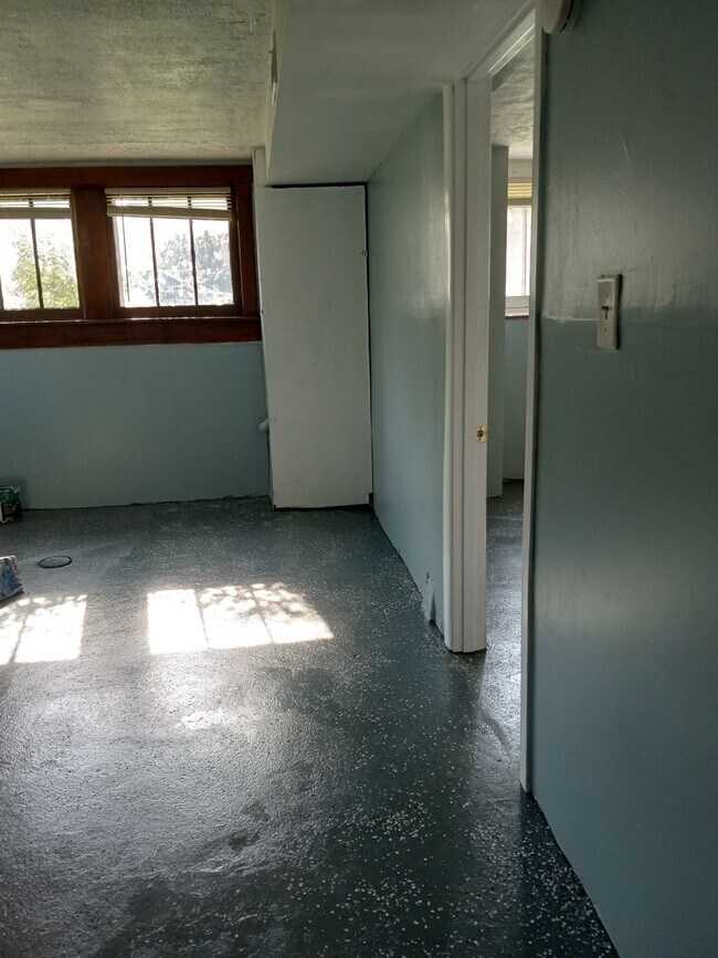 Foto del edificio - 2049 N Kilpatrick Ave