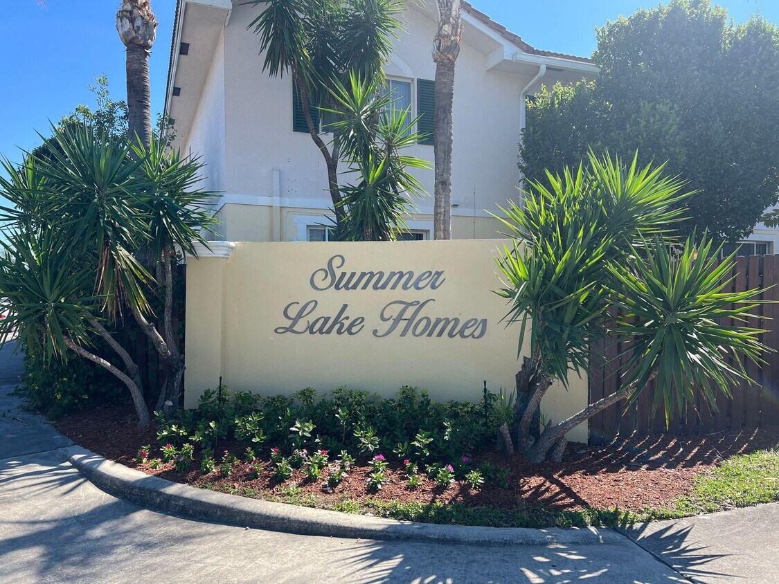 Foto principal - 5142 NW 30th Terrace