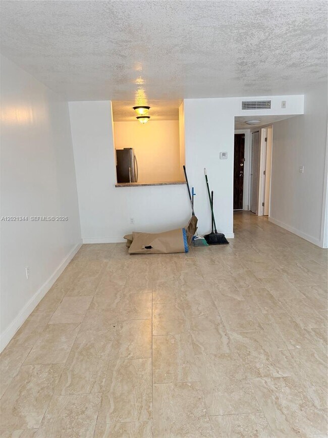 Foto del edificio - 482 NW 165th St