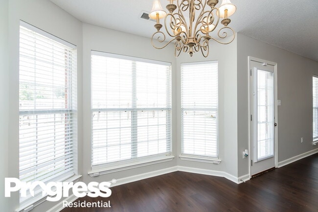 Foto del edificio - 1824 Roy Dr