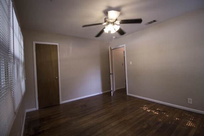 Foto del edificio - ***Fabulous Home-Close to UNT***