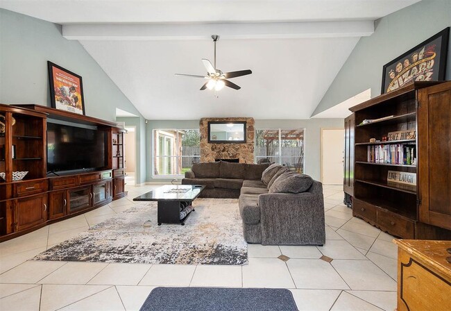 Building Photo - 22206 Meadowrock Dr