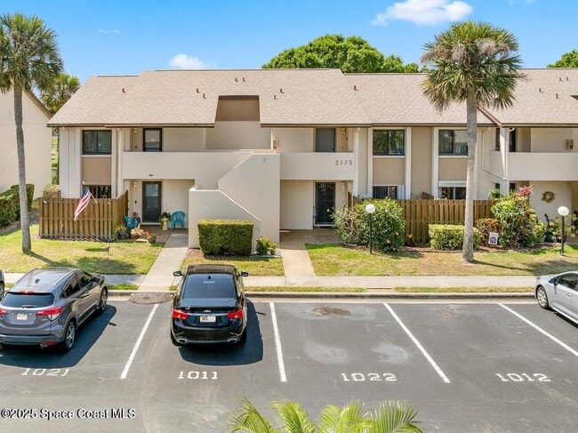 Building Photo - 2175 Golf Isle Dr