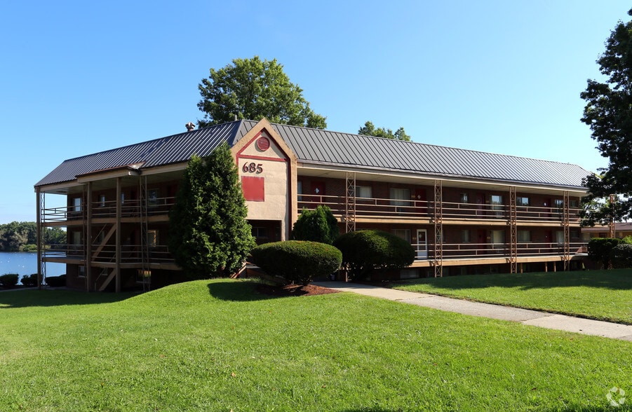 Shoreline Beach Club Rentals Akron, OH