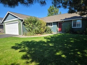Building Photo - 623 SE Conifer Ct